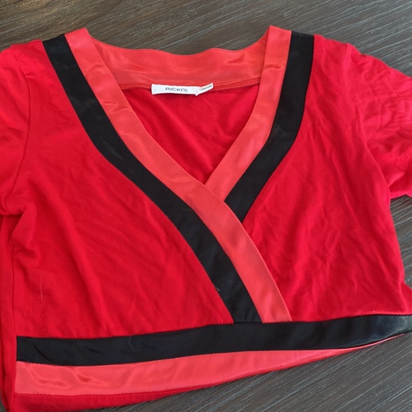 Ricki’s T-shirt style blouse with red and black satin inserts. Size XS. - Picture 6 of 9